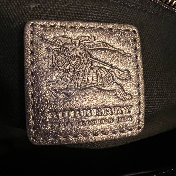 Burberry Purse used several times - Picture 5 of 5